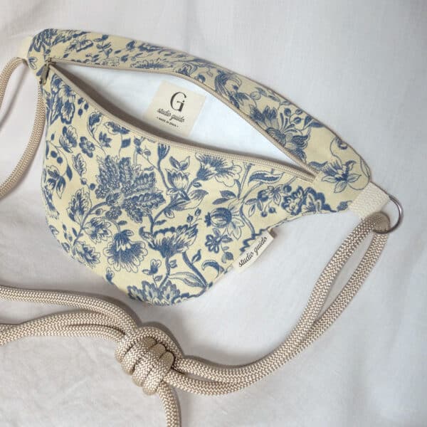 sac banane artisanal tapisserie florale bleu beige riñonera artesanal tapiceria azul beige ouvert abierta