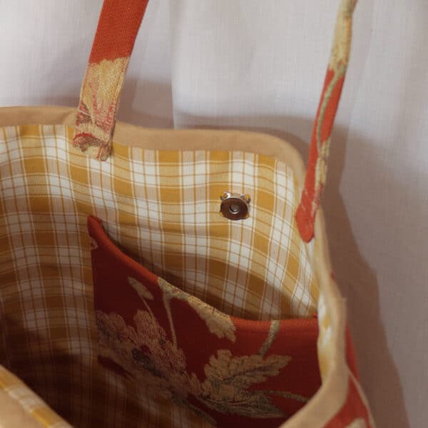 Sac cabas artisanal Carmen - tapisserie terracotta à motif floral – Image 3