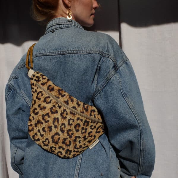 banane jacquard leopard portée arriere detras